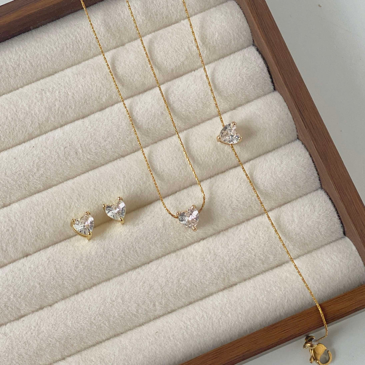 Aria Heart Solitaire Set