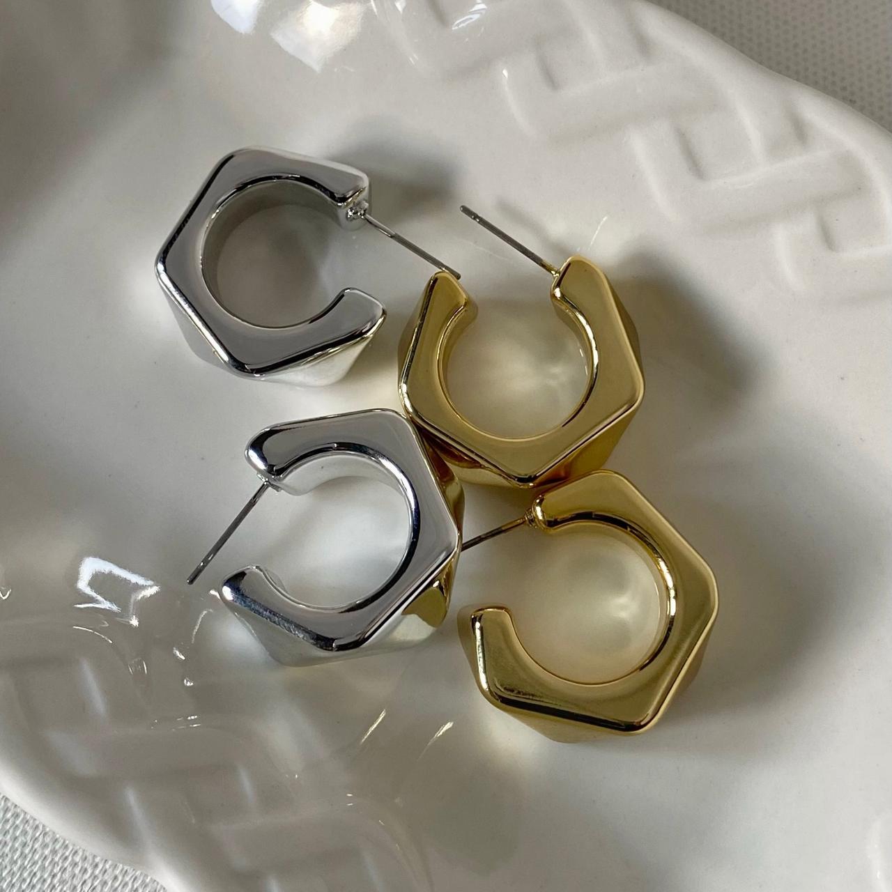 Leon Hoops