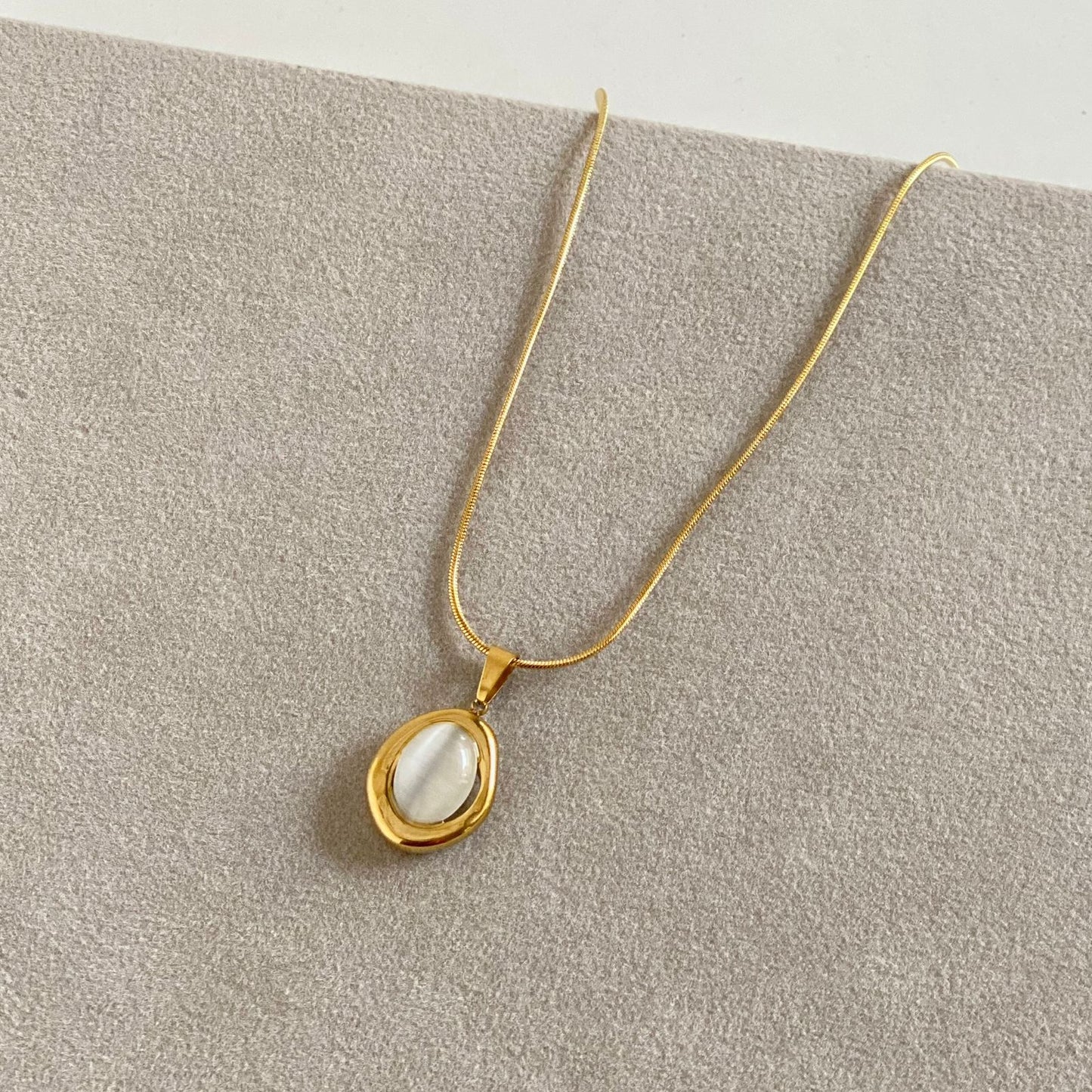 Cat Eye Pendant