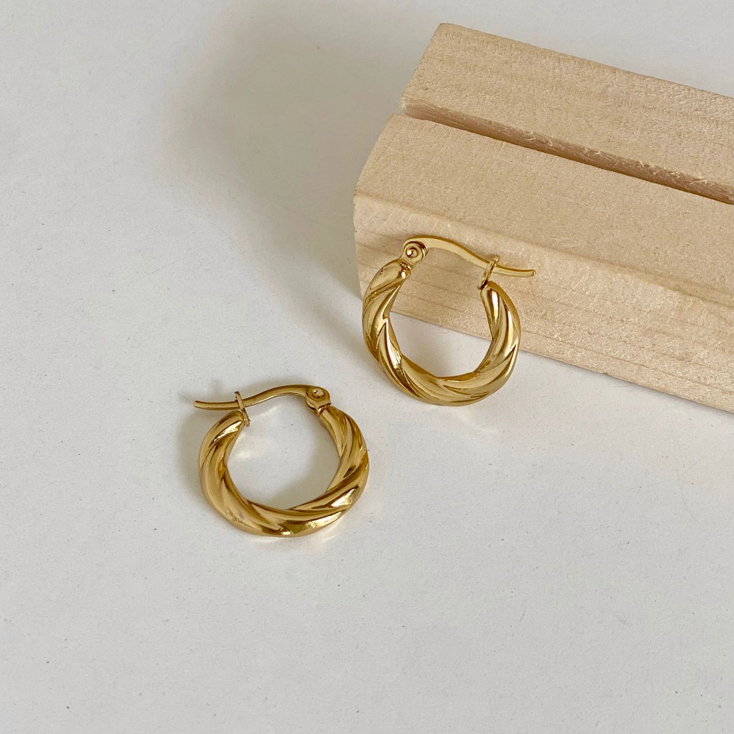 Oro Hoops