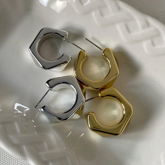 Leon Hoops