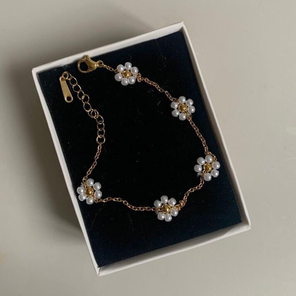 Pearly Flower Bracelet