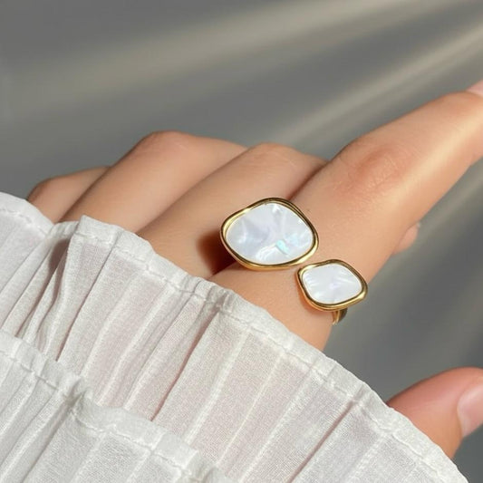 Livia Signet Ring